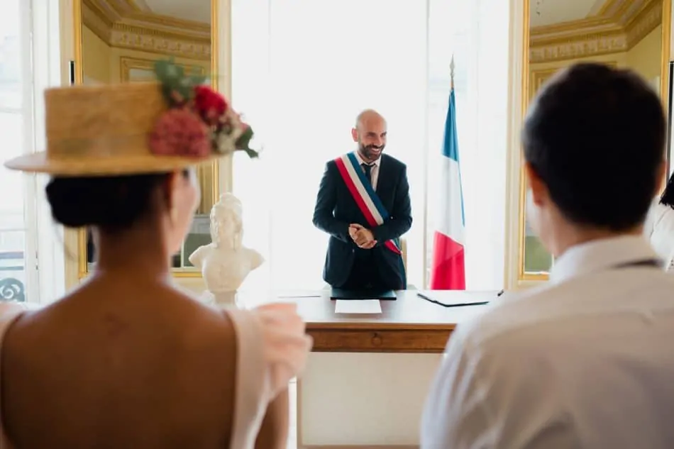 un mariage dans une mairie parisienne